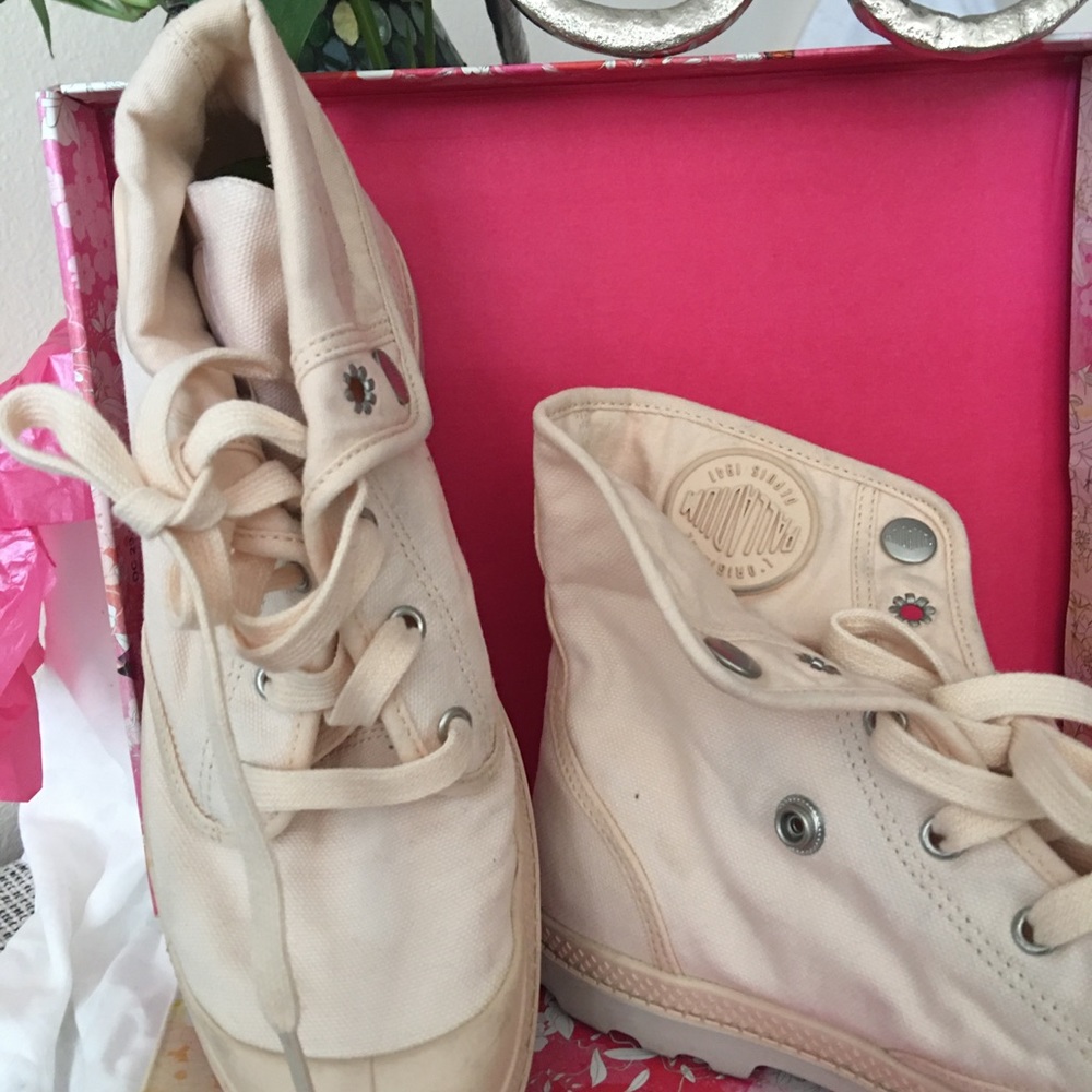 Booties in peach.
